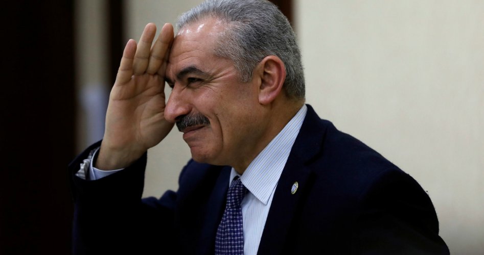 وزير الزراعة ورئيسة جهاز الإحصاء يُسلمان اشتيه الأطلس الزراعي الفلسطيني
