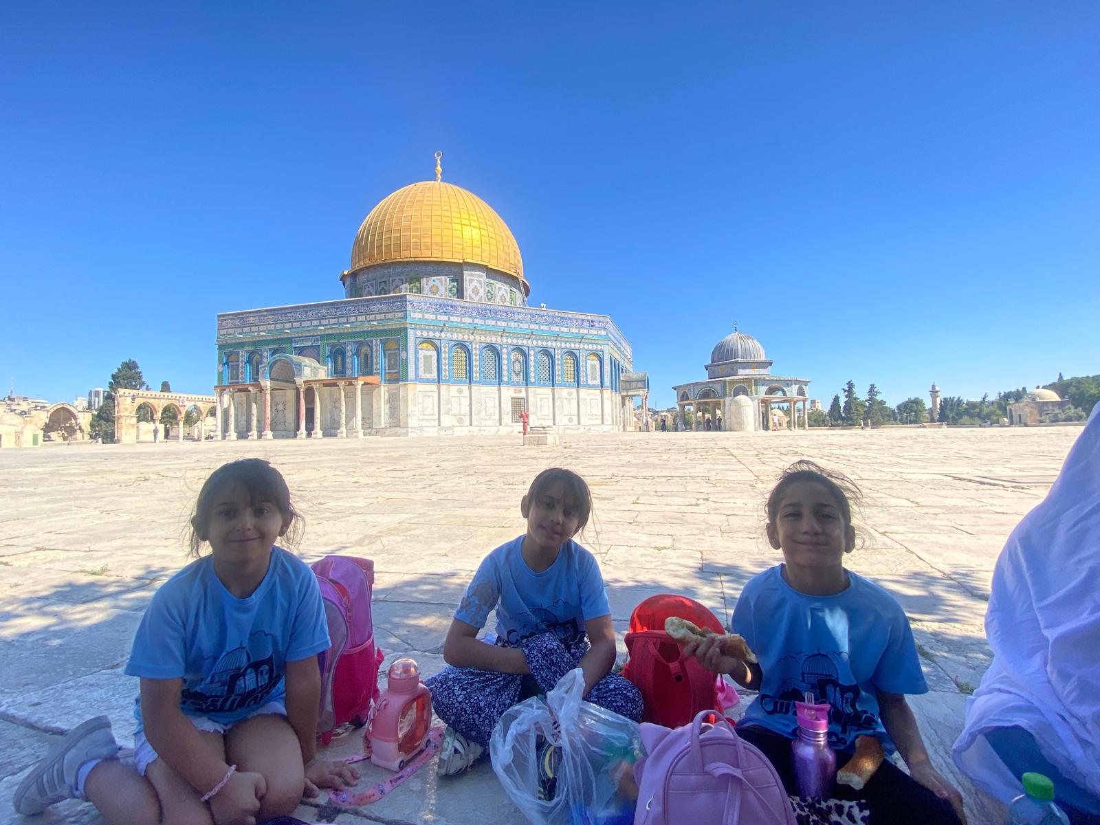 زهرة المدائن تنظم زيارة لمخيمها القدس احلى ( اعرف بلدك) للمسجد الأقصى والبلدة القديمة بالقدس