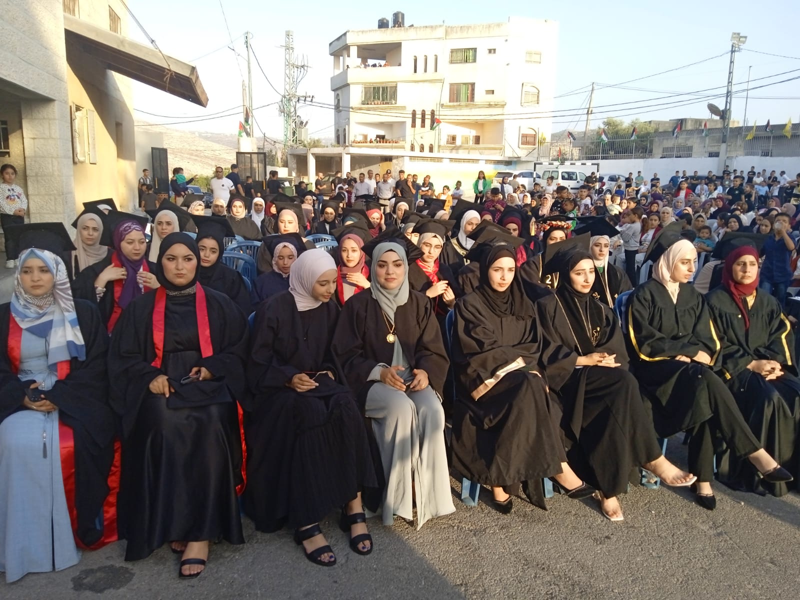 النضال الشعبي تحتفل بالناجحين بالثانوية العامة وخريجي الجامعات والمعاهد في خربثا المصباح