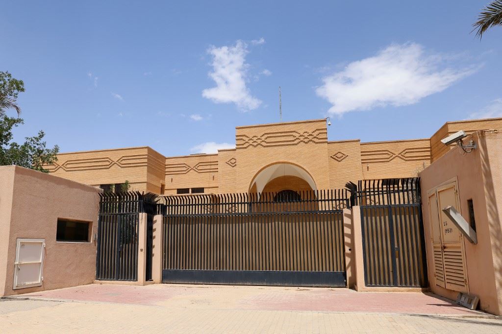 السفارة الايرانية تعيد فتح أبوابها في السعودية