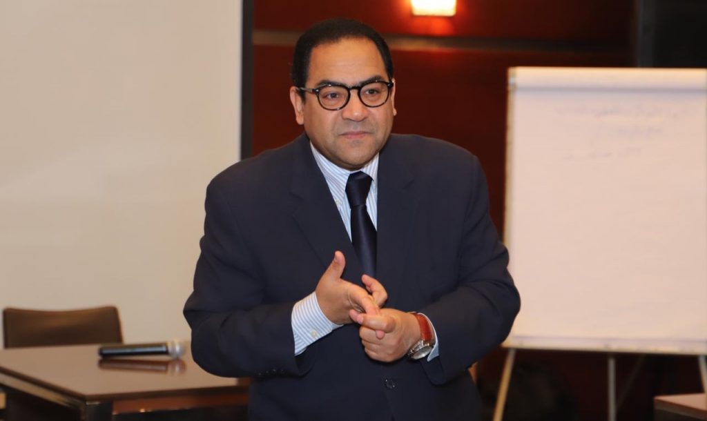 رئيس جهاز التنظيم والإدارة يصدر قرار بترقية الموظفين الإداريين