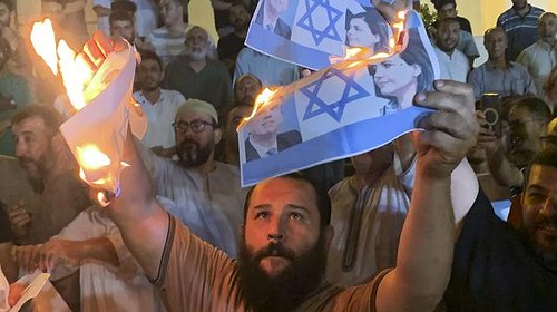 تنديد واستنكار واسع بلقاء وزيرة الخارجية الليبية مع نظيرها الإسرائيلي