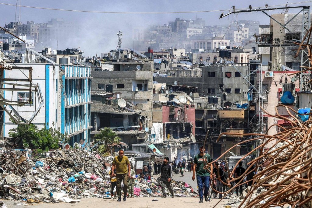 اكثر من 20 شهيداً بغارة اسرائيلية على عيادة الاونروا في جباليا