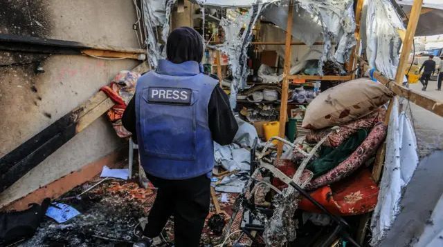 نضال الصحفيين: الاحتلال يرتكب جريمة بشعة باستهدافه خيمةً للصحفيين قرب مجمع ناصر الطبي