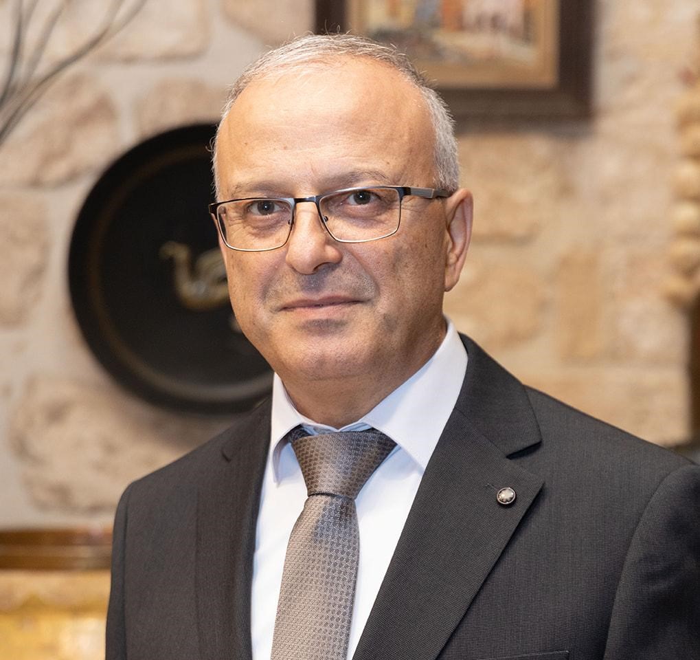 وحيد في أفكاره