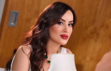 المغربية وسيمة تعود للساحة الفنية وتفتح "باب القفص"