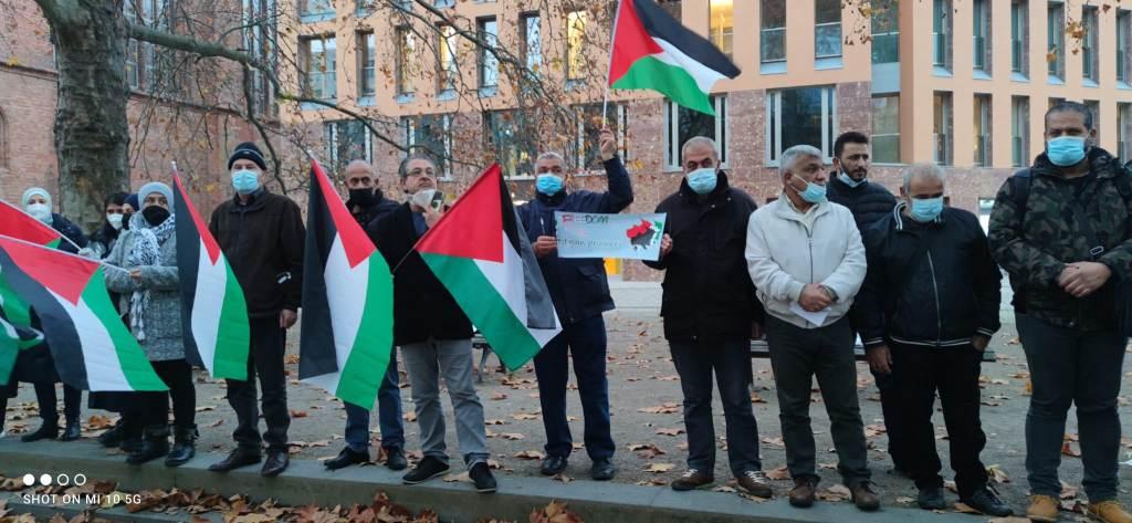 وقفة تضامنية مع الأسرى الفلسطينيين في السجون الإسرائيلية في العاصمة الألمانية (برلين)