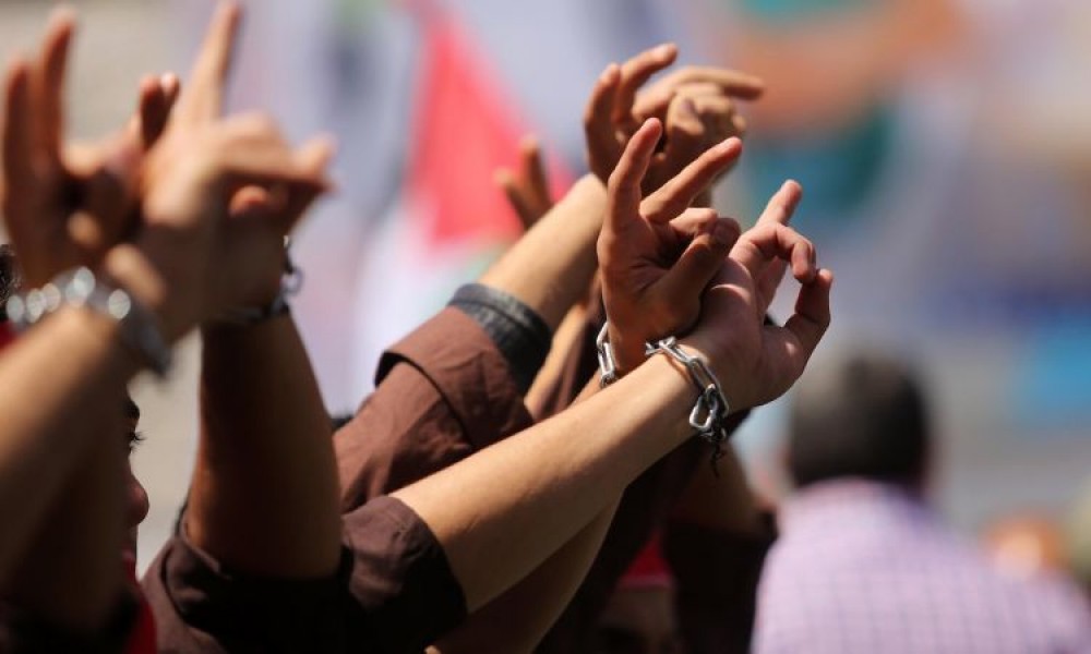 الأسرى الإداريون يواصلون مقاطعة محاكم الاحتلال لليوم الـ26
