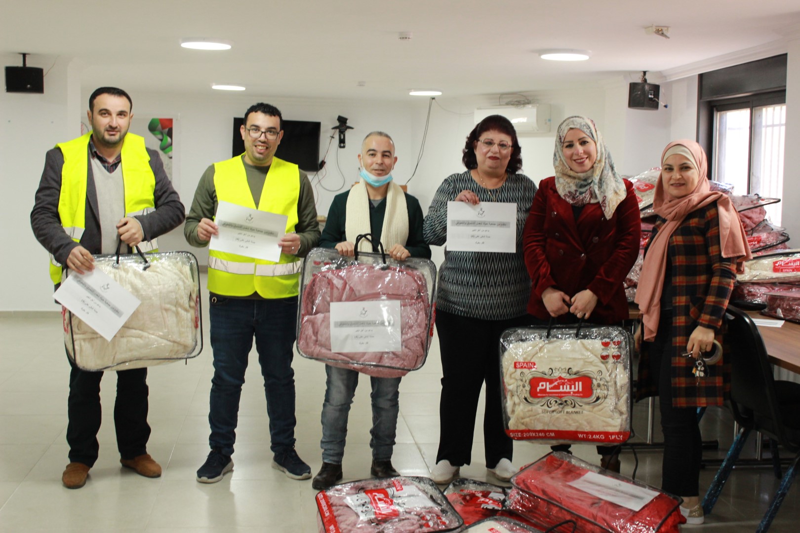 جمعية حياة للعمل التنموي والتطوعي توزع الاغطية الشتوية ضمن حملتها "الدفى عفى...فكر بغيرك 4"
