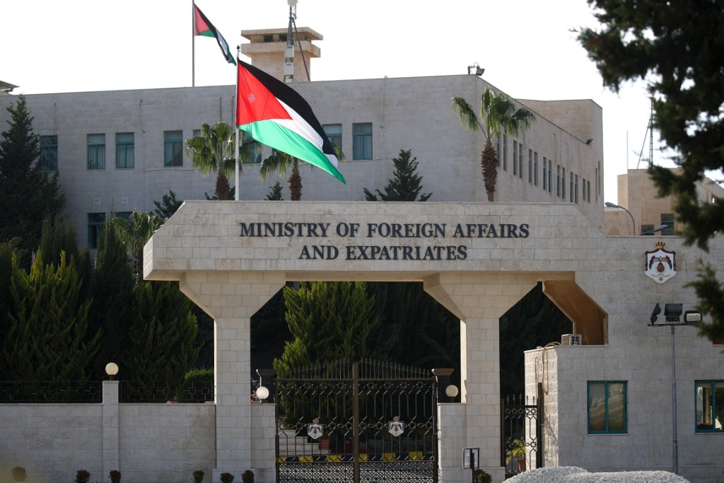 الخارجية الاردنية تدين اقتحامات المسجد الأقصى وحصار كنيسة القيامة
