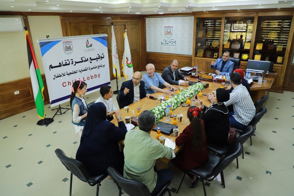 الثقافة والفكر الحر توقع مذكرة تفاهم مع بلدية خانيونس حول مناصرة قضايا الأطفال المجتمعية