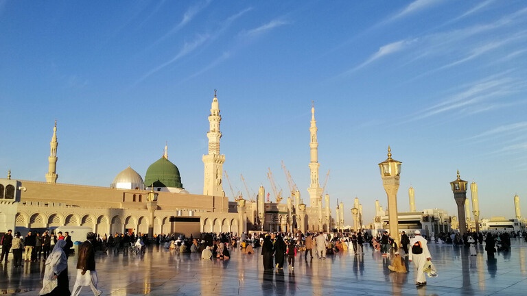 وكالة شؤون المسجد النبوي تعلّق زيارة الروضة الشريفة