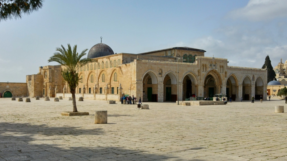 الجزيرة : العثور على عبوتين ناسفتين داخل المصلى القبلي في المسجد الأقصى