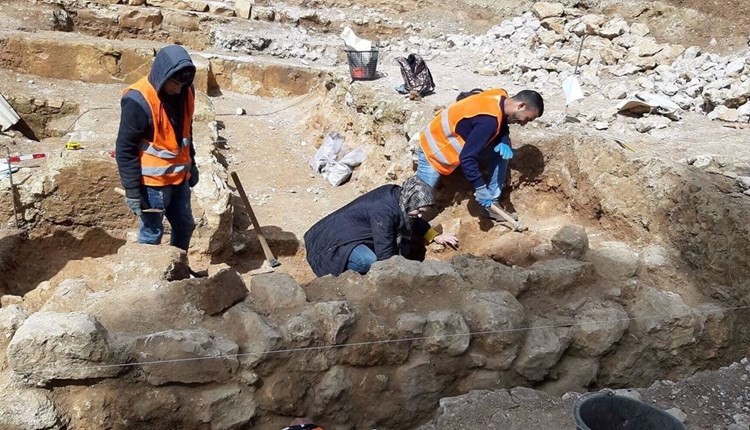 غزة : تفاصيل اكتشاف قبور رومانّية اثرية شمال غرب مخيم الشاطئ