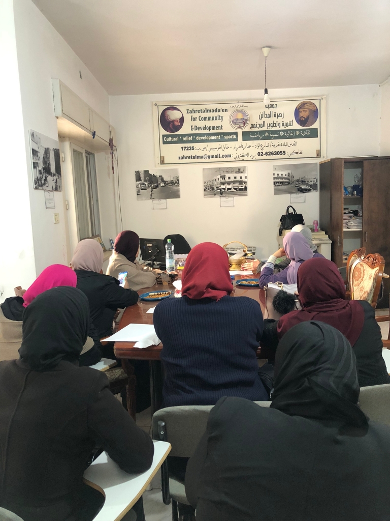زهرة المدائن تفتتح دورة عمل حول لدعم النفسي والاجتماعي من خلال الفنون للتعبير