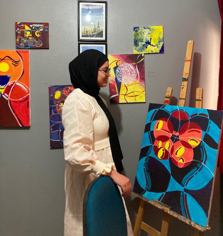 الفنانة التشكيلية نور الهدى يغفري .. أسعى من خلال رسوماتي إلى نشر لمسات من ألوان الفرح والسعادة