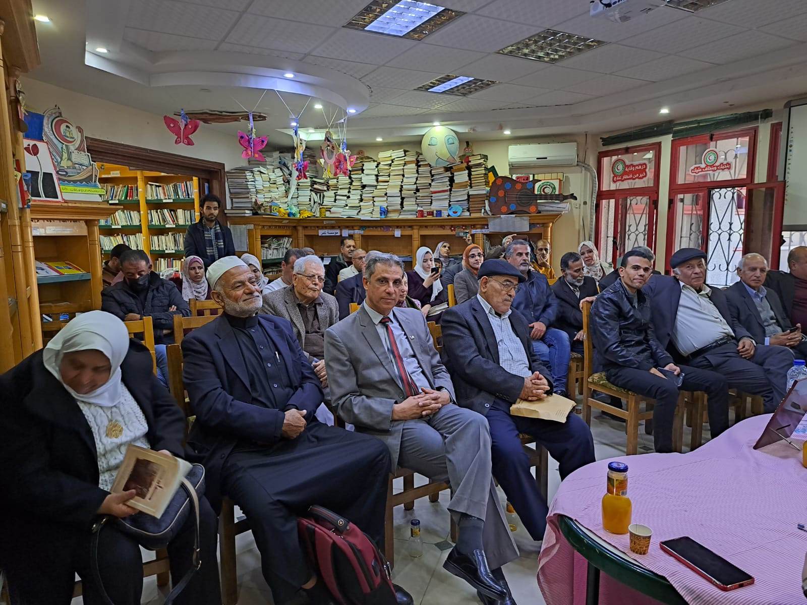 نادي القراء التابع لعبدالشافي الصحية والمجتمعية يعقد ندوة ثقافية حول ديوان "مزون السندريلا "