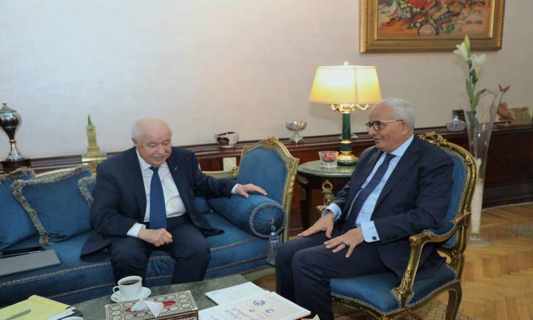 وزير التربية والتعليم يلتقي الرئيس المؤسس لمجموعة طلال أبو غزالة العالمية