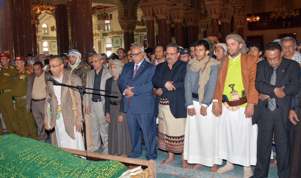 رئيس الوزراء وعدد من قيادات الدولة ومحافظة شبوة يشيعون فقيد الوطن الشيخ سيف بن طاهر الجنيدي