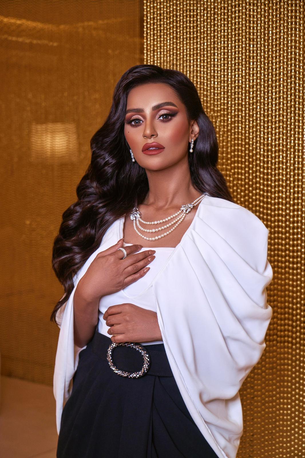 المذيعة نسرين سروري الوجه الإعلامي لمجموعة مجوهرات سيرة اللؤلؤ