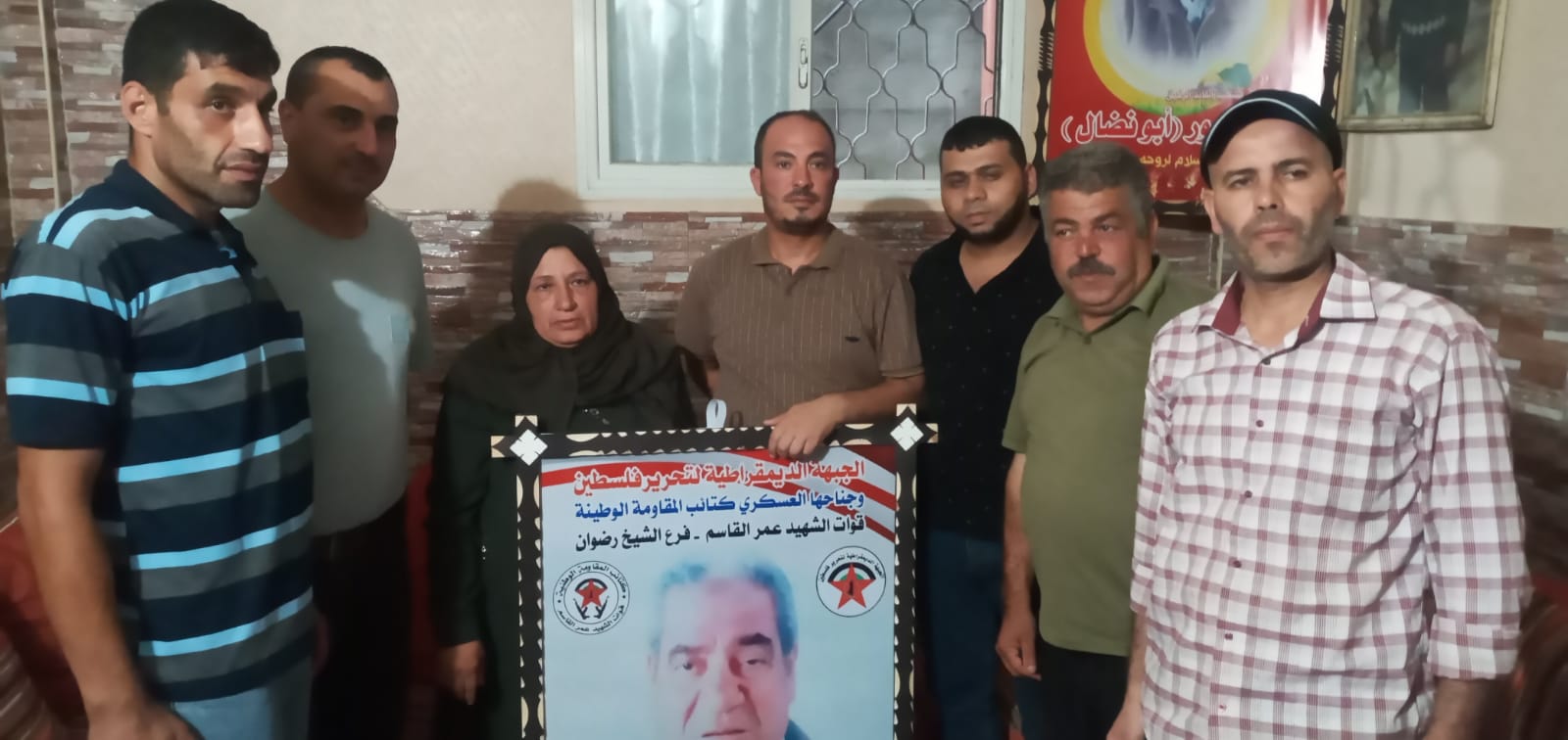 «الديمقراطية» وجناحها العسكري تزور عائلة الشهيد أبو نضال سمور في ذكراه السنوية