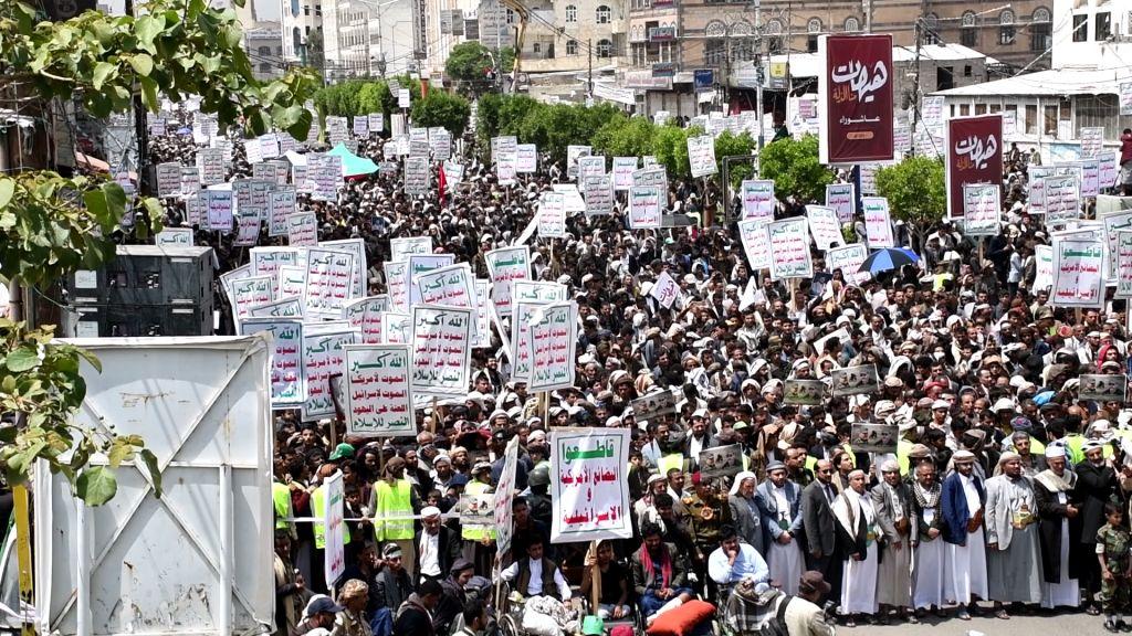الآلاف اليمنيين يحيون ذكرى عاشوراء في صنعاء عاصمة الصمود ويدينون العدوان الصهيوني على غزة واستهداف قادة المقاومة، والاقتحامات المتكررة للمسجد الأقصى