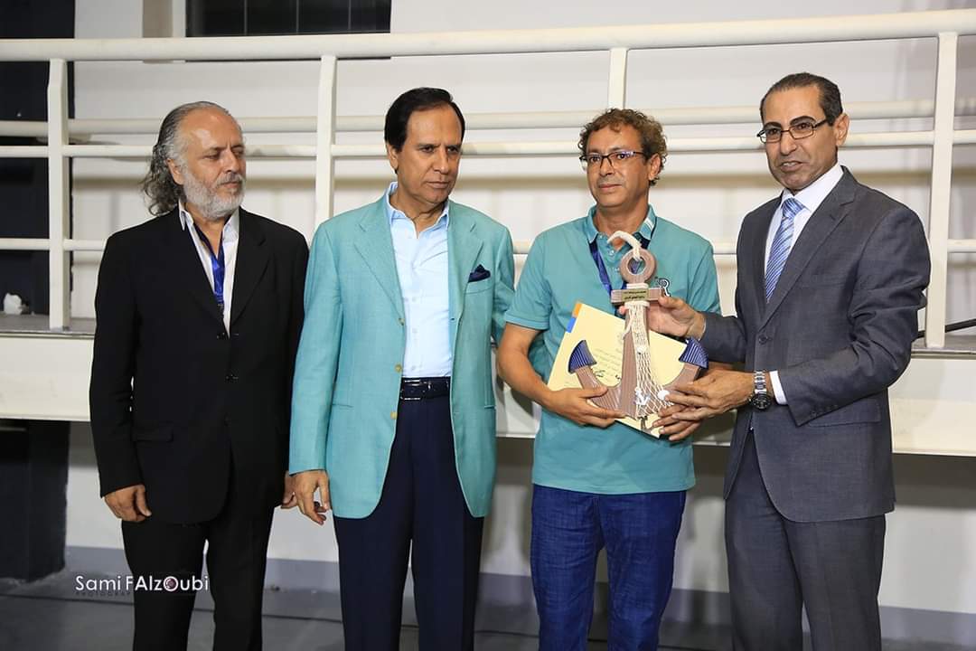 بورحيم يهدي للمغرب جائزة افضل إخراج مسرحي في مهرجان الرحالة الاردني
