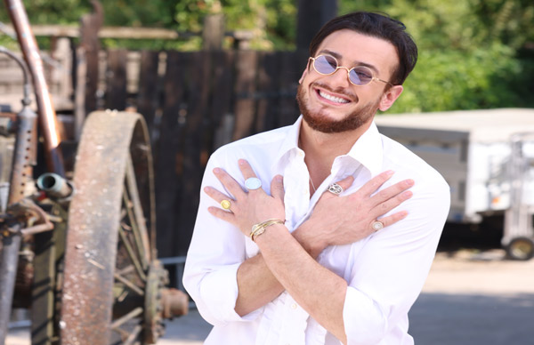 مفاجأة مثيرة للنجم سعد لمجرد في كليب "عاش الملك حبيبنا"