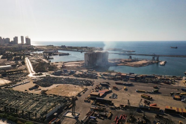 تفاصيل انهيار 3 صوامع قمح في مرفأ بيروت