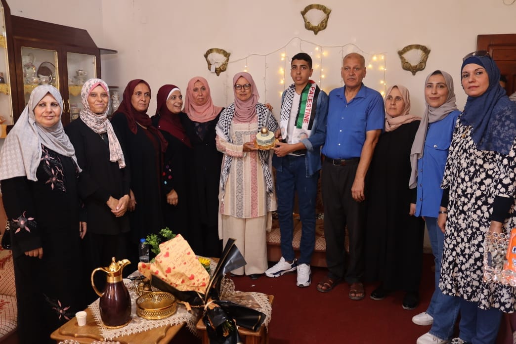 " الأشبال والزهرات بفتح " تكرم أوائل الطلبة على مستوى فلسطين في الثانوية العامة .