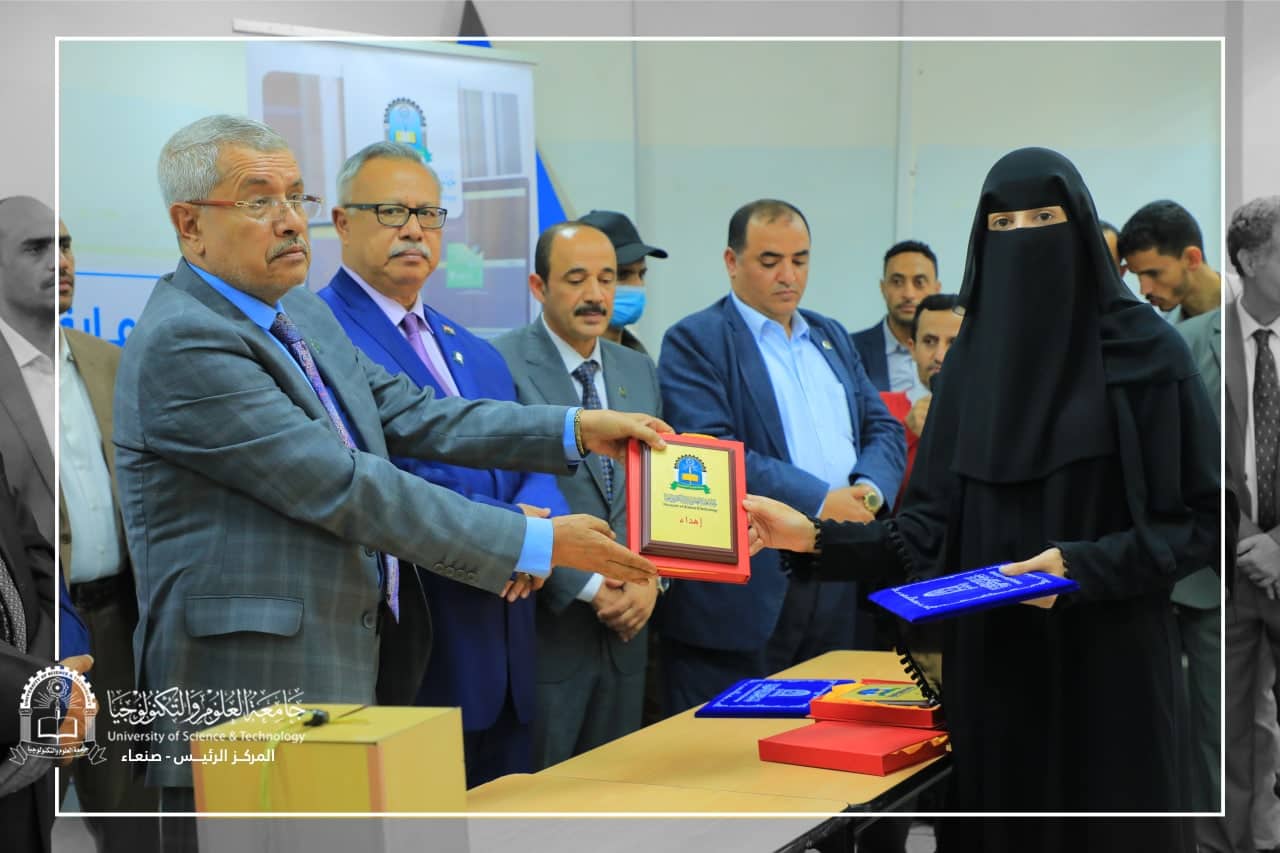رئيس الوزراء يدشن العام الجامعي بجامعة العلوم والتكنولوجيا ويكرم عدد من طلبتها المتميزين